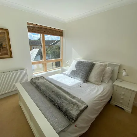Yew No. 5 Apartment