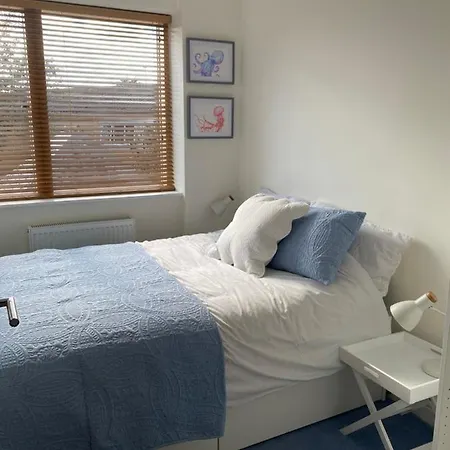 Yew No. 5 Apartment *